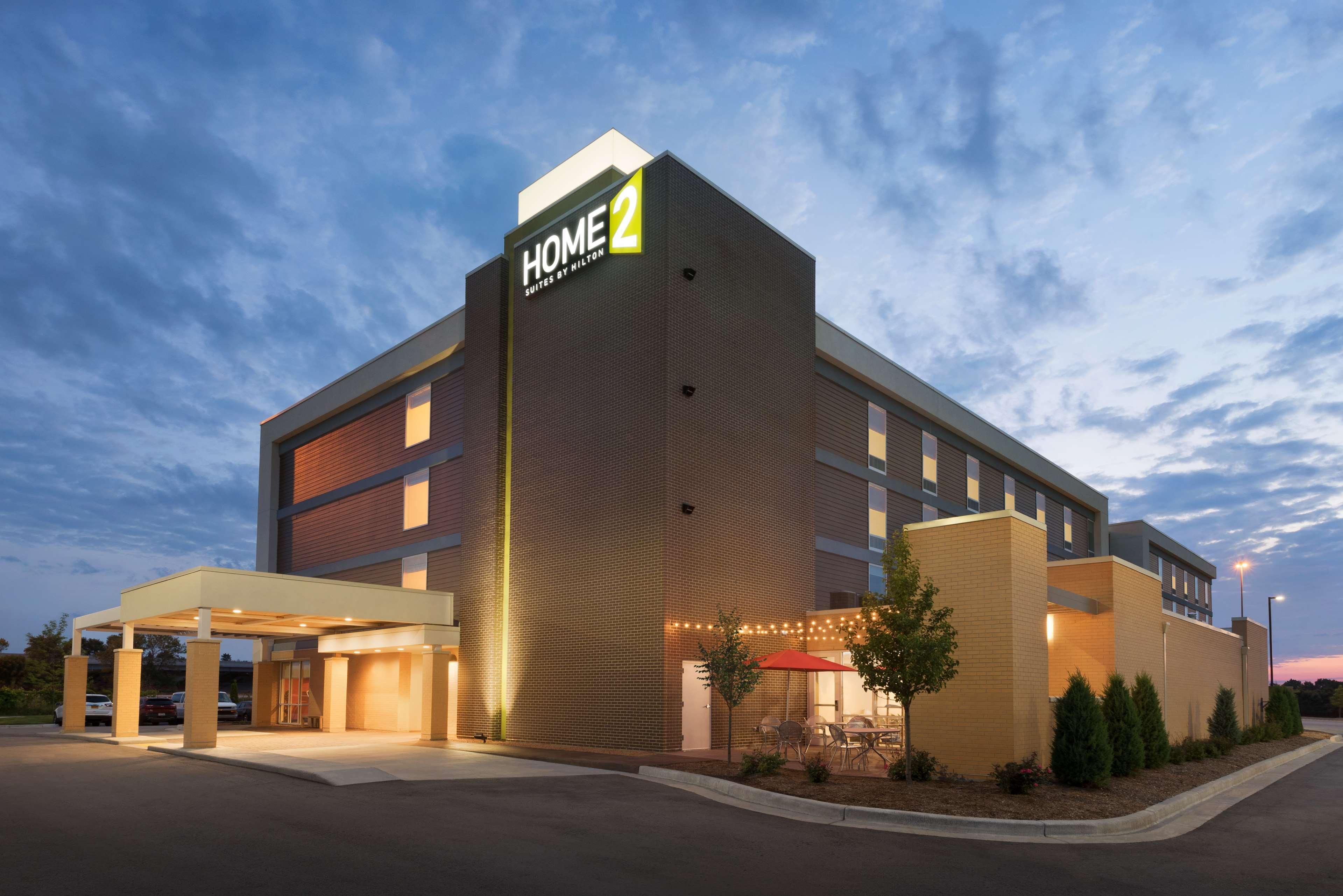 Home2 Suites By Hilton Milwaukee Brookfield Уакиша Екстериор снимка