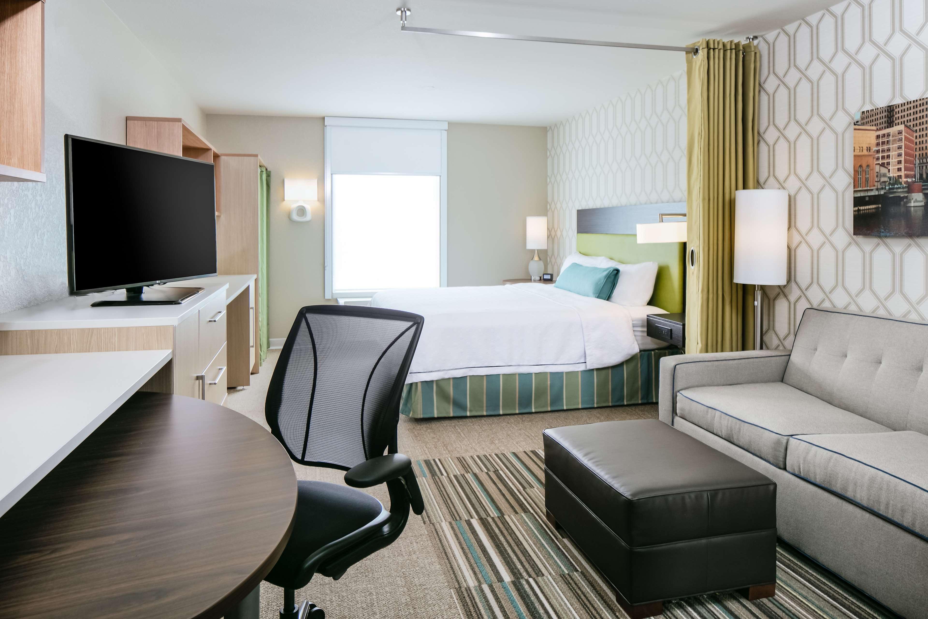 Home2 Suites By Hilton Milwaukee Brookfield Уакиша Екстериор снимка