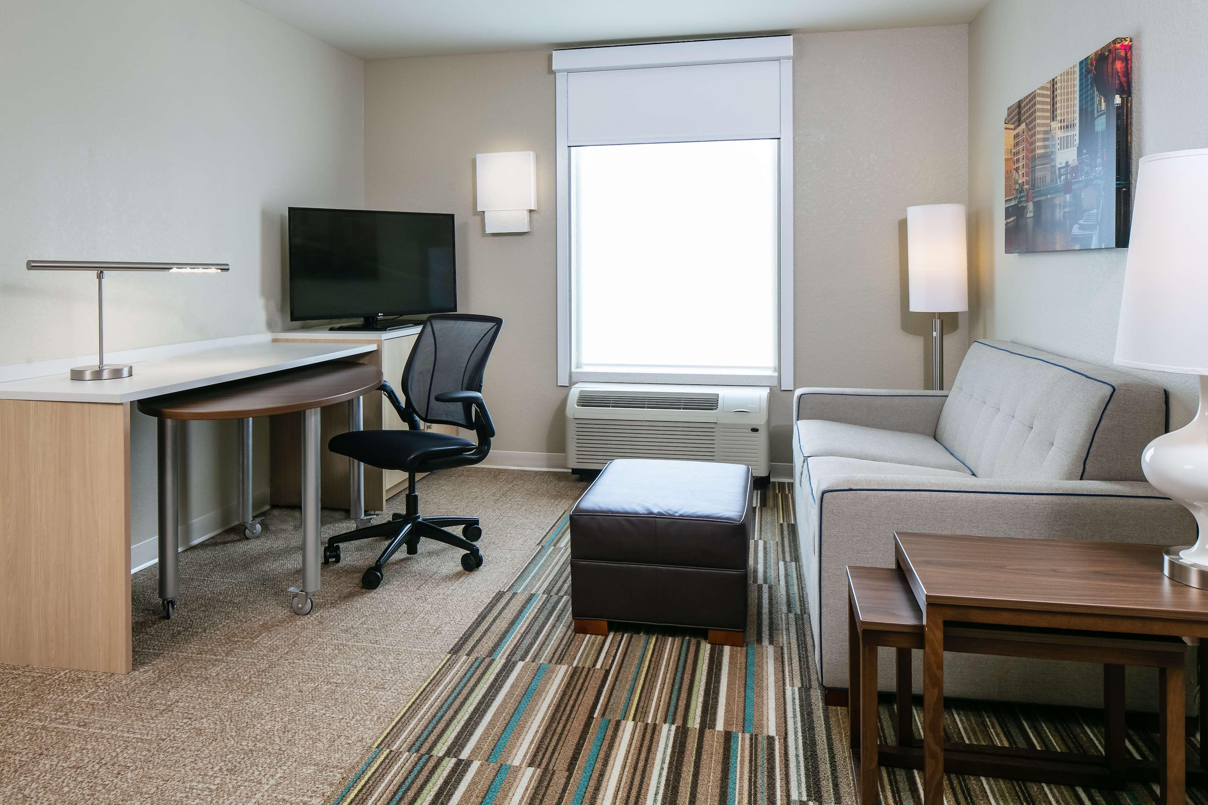Home2 Suites By Hilton Milwaukee Brookfield Уакиша Екстериор снимка
