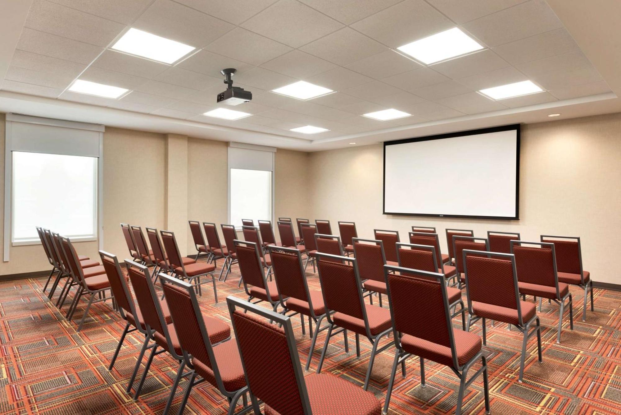 Home2 Suites By Hilton Milwaukee Brookfield Уакиша Екстериор снимка