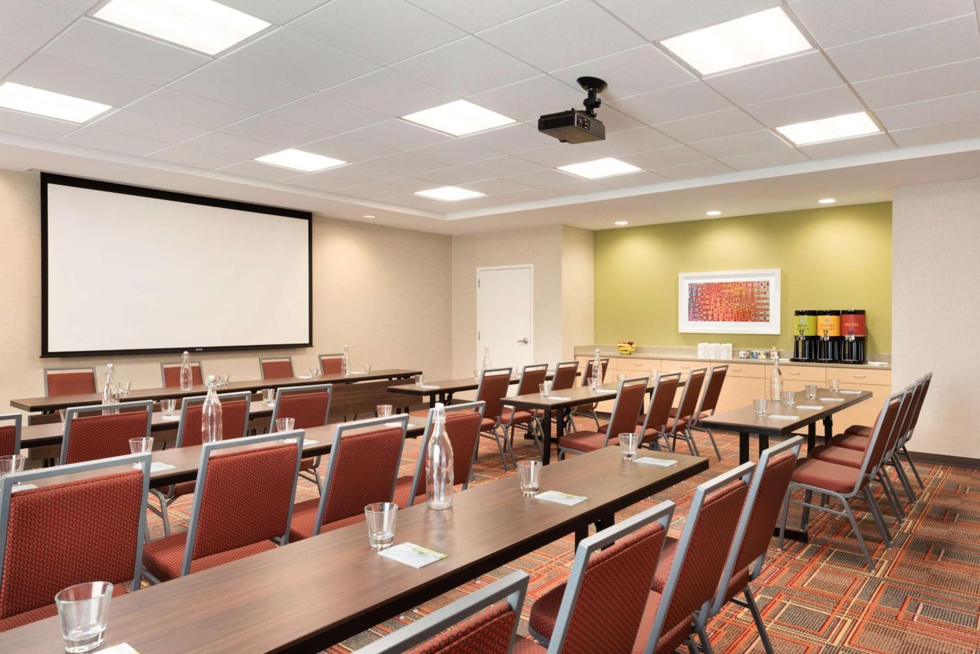 Home2 Suites By Hilton Milwaukee Brookfield Уакиша Екстериор снимка