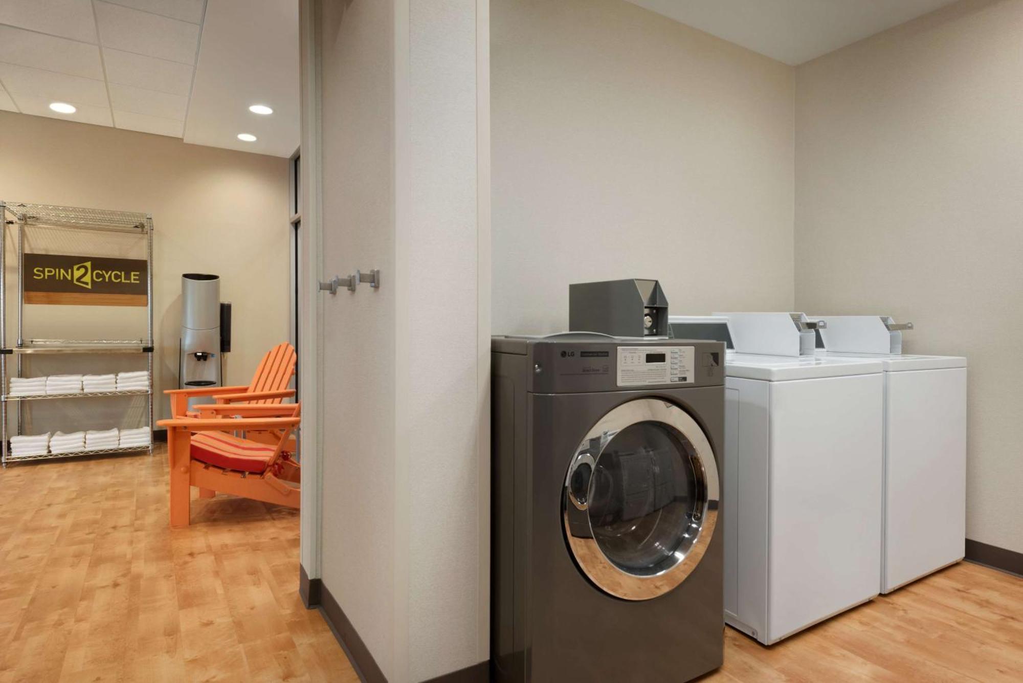 Home2 Suites By Hilton Milwaukee Brookfield Уакиша Екстериор снимка